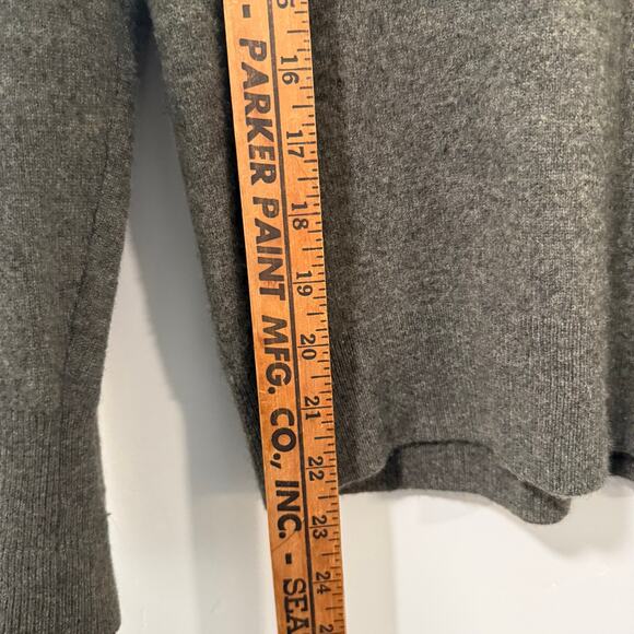 Everlane Women’s 100% Cashmere Sweater  V Neck Green Small Soft Cozy Staple - Picture 8 of 8